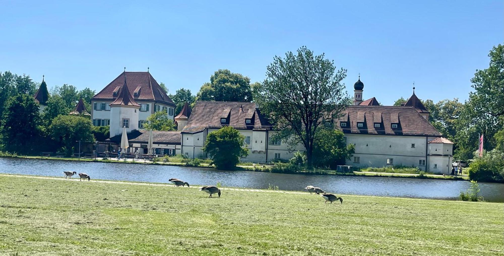 Erdgeschosswohnung Neben Schloss Blutenburg Mit Privatem Garten München Eksteriør billede